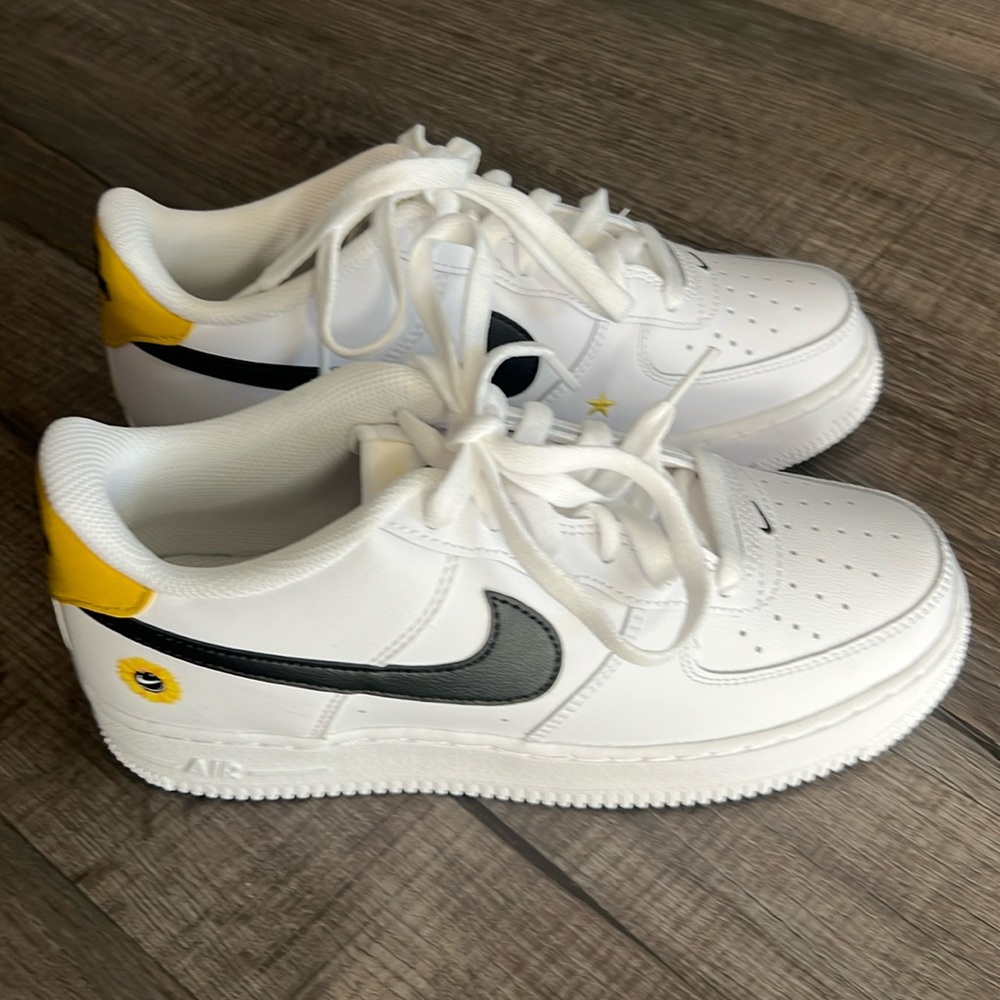 Brand new Nike Air Force 1 LV8 Have a Nike day  Youth 6.5
